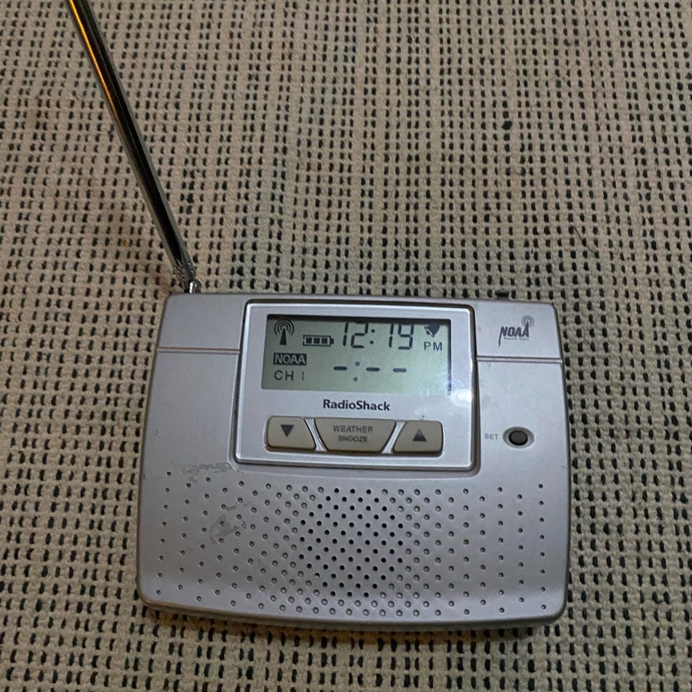 Radio Shack Weather Alert Radio NOAA w/LCD Alarm Clock 12-260 TESTED